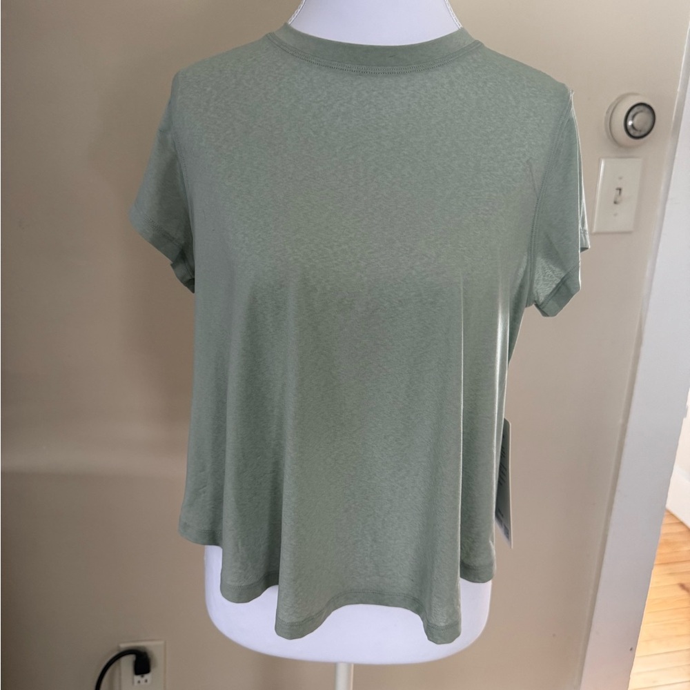 lululemon Light Weight Training Short Sleeve Top Sage Green Size 4 NWT